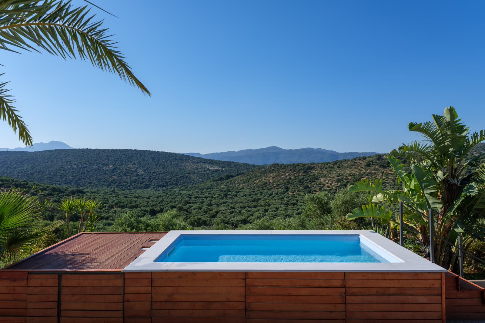 The pool on the terrace with the mountains behind